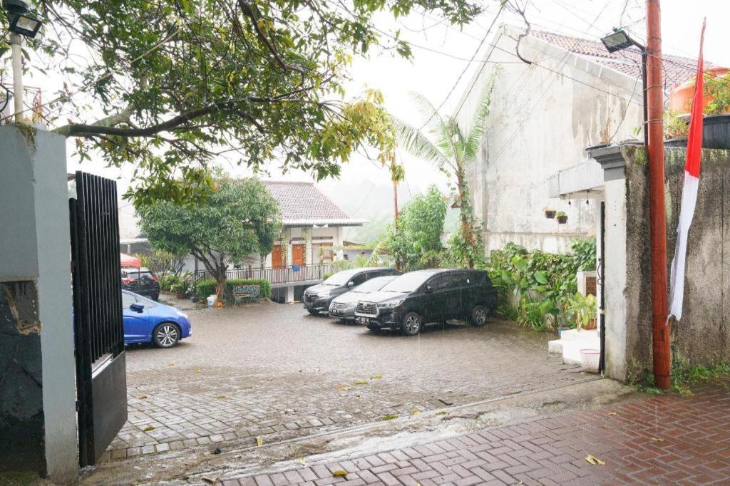 Oyo 91561 Gandhi Hotel باندونج المظهر الخارجي الصورة