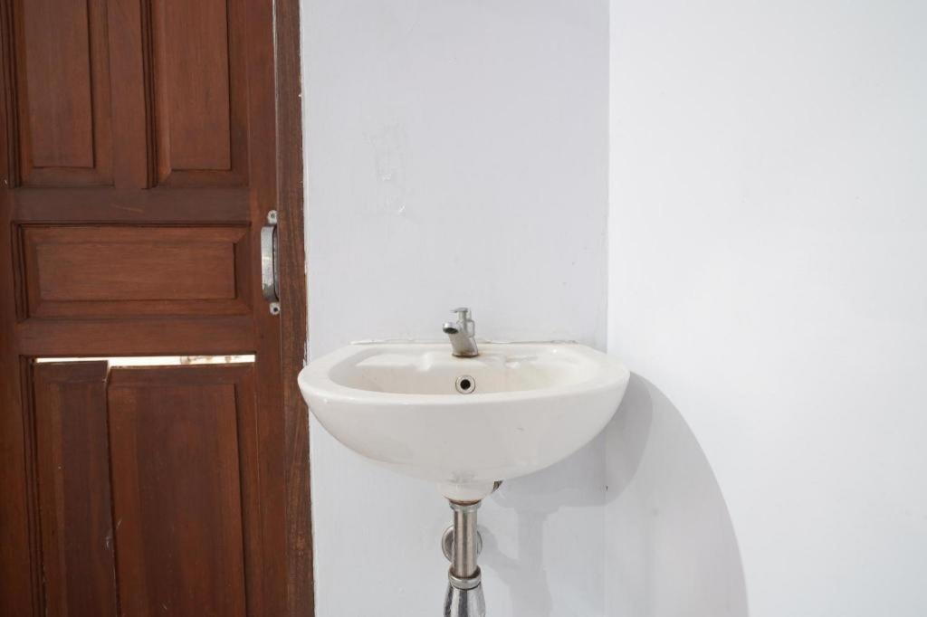 Oyo 91561 Gandhi Hotel باندونج المظهر الخارجي الصورة