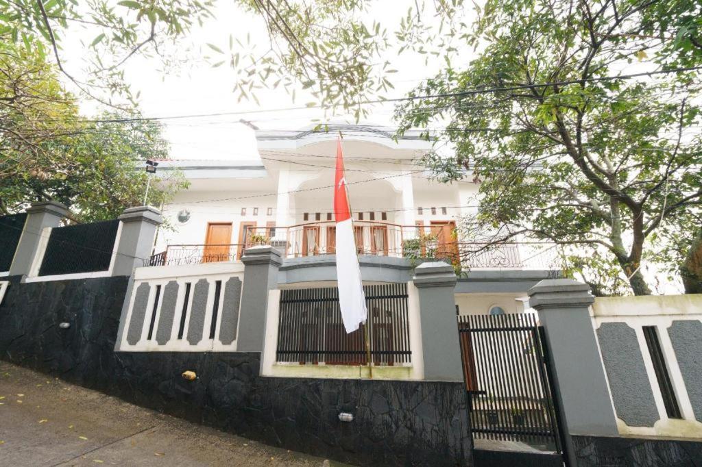 Oyo 91561 Gandhi Hotel باندونج المظهر الخارجي الصورة